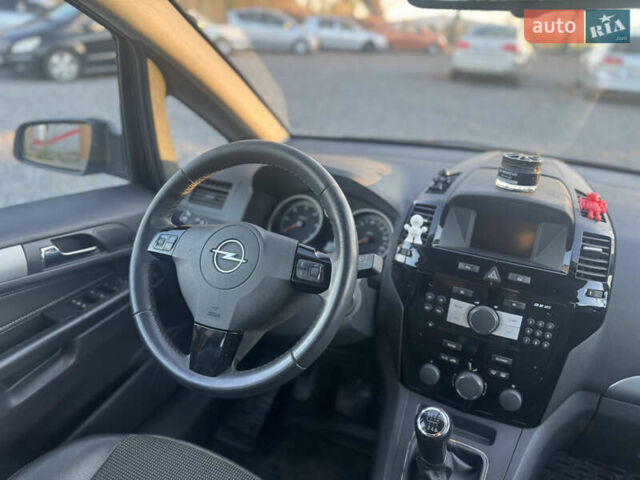 Серый Опель Зафира, объемом двигателя 1.7 л и пробегом 195 тыс. км за 5999 $, фото 23 на Automoto.ua