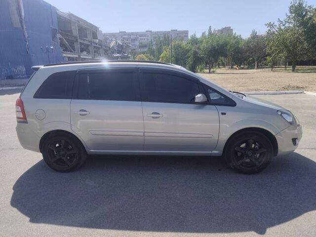 Серый Опель Зафира, объемом двигателя 1.8 л и пробегом 23 тыс. км за 6000 $, фото 1 на Automoto.ua