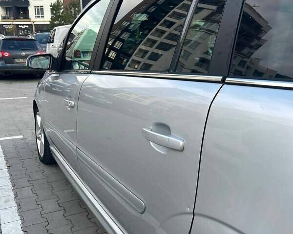 Серый Опель Зафира, объемом двигателя 1.69 л и пробегом 272 тыс. км за 5800 $, фото 1 на Automoto.ua