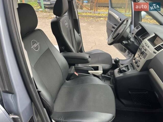 Серый Опель Зафира, объемом двигателя 1.6 л и пробегом 140 тыс. км за 7500 $, фото 24 на Automoto.ua