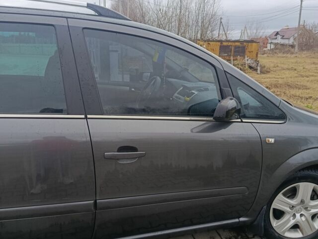 Серый Опель Зафира, объемом двигателя 1.9 л и пробегом 25 тыс. км за 5700 $, фото 4 на Automoto.ua