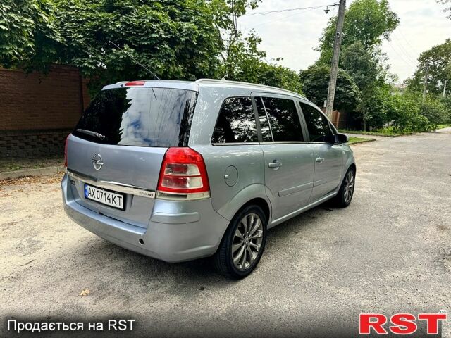 Серый Опель Зафира, объемом двигателя 1.7 л и пробегом 280 тыс. км за 4500 $, фото 3 на Automoto.ua