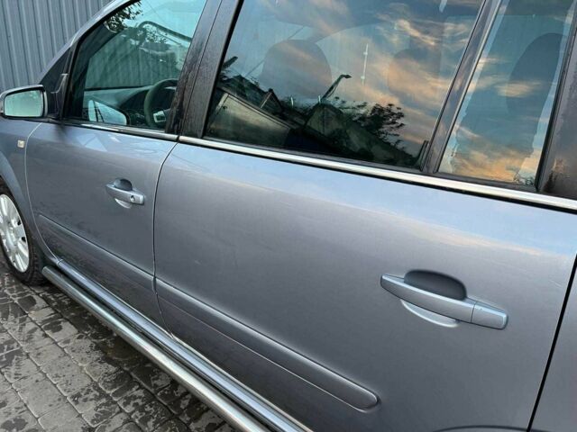 Серый Опель Зафира, объемом двигателя 1.6 л и пробегом 140 тыс. км за 7620 $, фото 7 на Automoto.ua