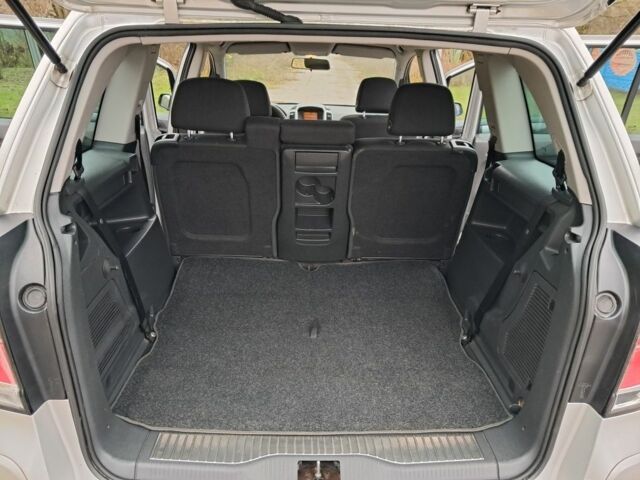 Серый Опель Зафира, объемом двигателя 1.6 л и пробегом 218 тыс. км за 5899 $, фото 11 на Automoto.ua