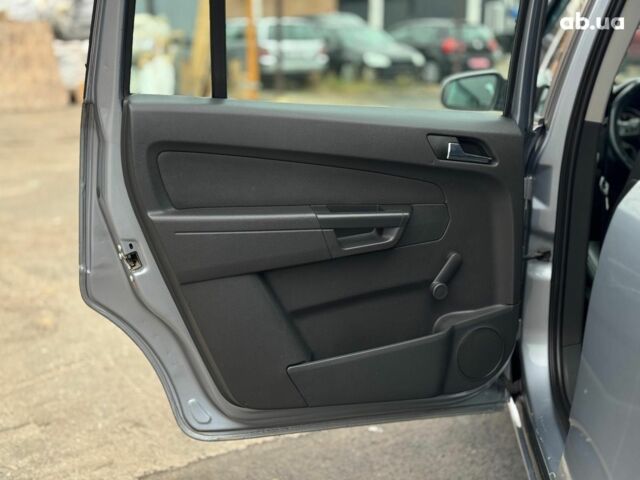 Серый Опель Зафира, объемом двигателя 1.9 л и пробегом 345 тыс. км за 6590 $, фото 30 на Automoto.ua