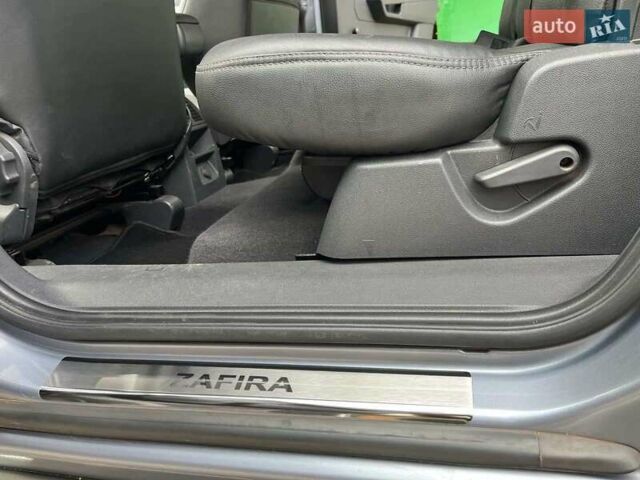 Серый Опель Зафира, объемом двигателя 1.6 л и пробегом 140 тыс. км за 7500 $, фото 18 на Automoto.ua