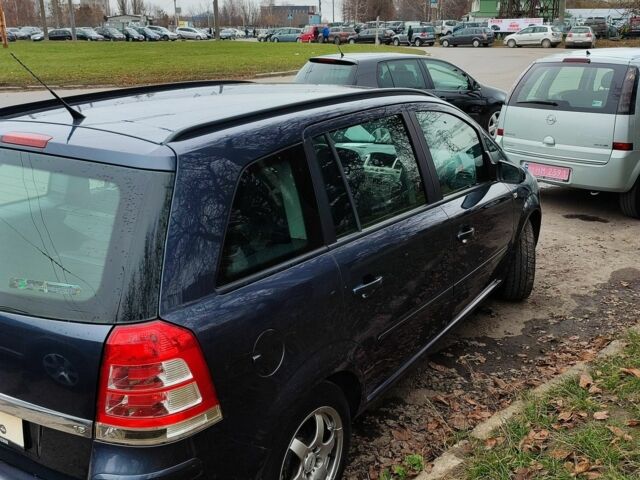 Серый Опель Зафира, объемом двигателя 1 л и пробегом 190 тыс. км за 5500 $, фото 2 на Automoto.ua