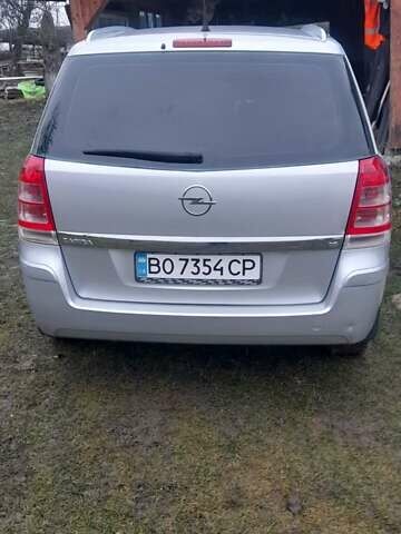 Серый Опель Зафира, объемом двигателя 1.6 л и пробегом 234 тыс. км за 5700 $, фото 5 на Automoto.ua
