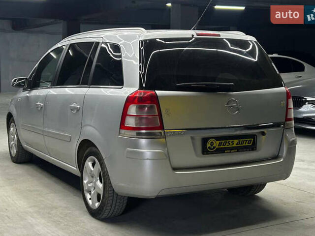 Серый Опель Зафира, объемом двигателя 1.8 л и пробегом 263 тыс. км за 6500 $, фото 3 на Automoto.ua