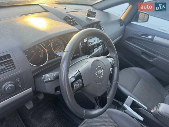 Серый Опель Зафира, объемом двигателя 1.7 л и пробегом 195 тыс. км за 5999 $, фото 26 на Automoto.ua