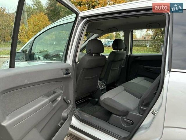 Серый Опель Зафира, объемом двигателя 1.6 л и пробегом 249 тыс. км за 6150 $, фото 7 на Automoto.ua