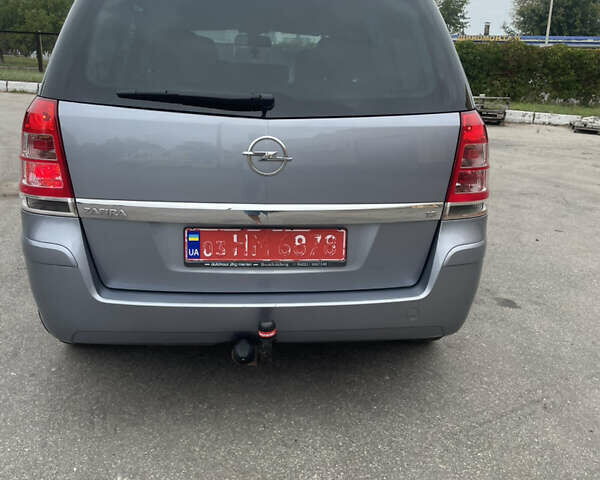 Серый Опель Зафира, объемом двигателя 1.8 л и пробегом 140 тыс. км за 6650 $, фото 3 на Automoto.ua