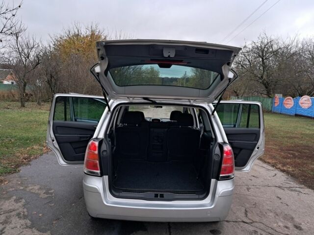 Серый Опель Зафира, объемом двигателя 1.6 л и пробегом 218 тыс. км за 5899 $, фото 10 на Automoto.ua