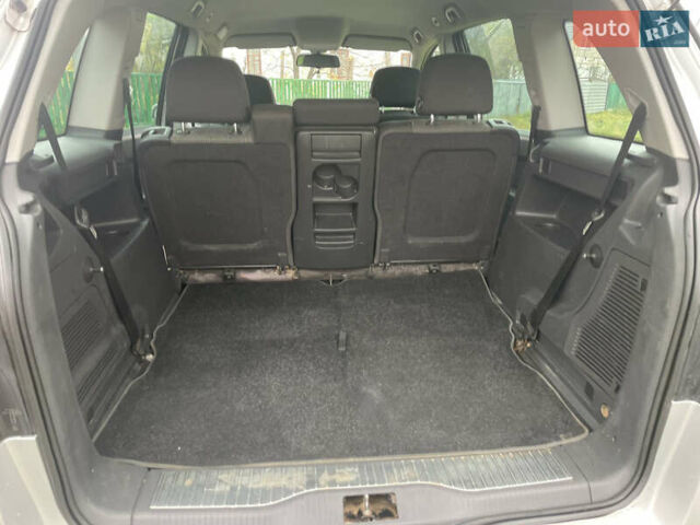 Серый Опель Зафира, объемом двигателя 1.9 л и пробегом 270 тыс. км за 5800 $, фото 9 на Automoto.ua