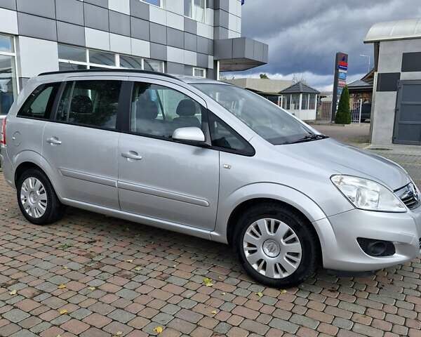 Серый Опель Зафира, объемом двигателя 1.6 л и пробегом 239 тыс. км за 5600 $, фото 9 на Automoto.ua