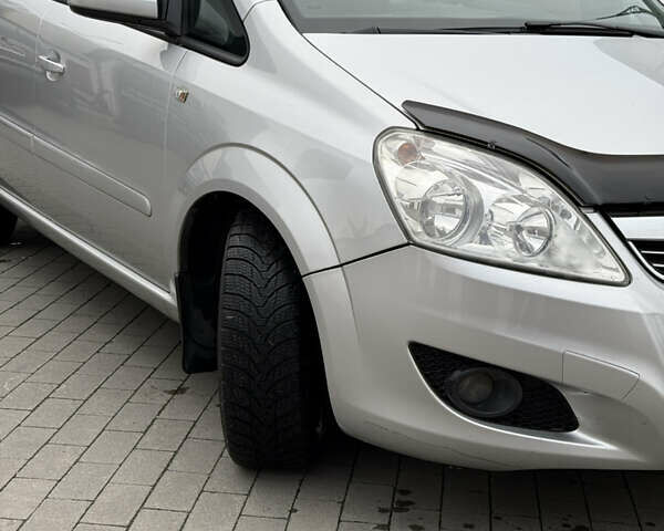 Серый Опель Зафира, объемом двигателя 1.91 л и пробегом 293 тыс. км за 6499 $, фото 1 на Automoto.ua