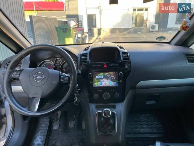 Серый Опель Зафира, объемом двигателя 1.9 л и пробегом 245 тыс. км за 5500 $, фото 6 на Automoto.ua