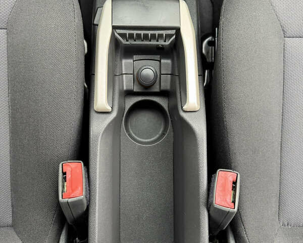 Серый Опель Зафира, объемом двигателя 1.91 л и пробегом 176 тыс. км за 6500 $, фото 51 на Automoto.ua