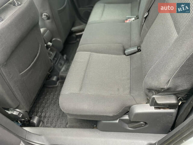 Серый Опель Зафира, объемом двигателя 1.9 л и пробегом 270 тыс. км за 5800 $, фото 8 на Automoto.ua