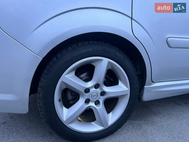 Серый Опель Зафира, объемом двигателя 1.7 л и пробегом 272 тыс. км за 5499 $, фото 22 на Automoto.ua