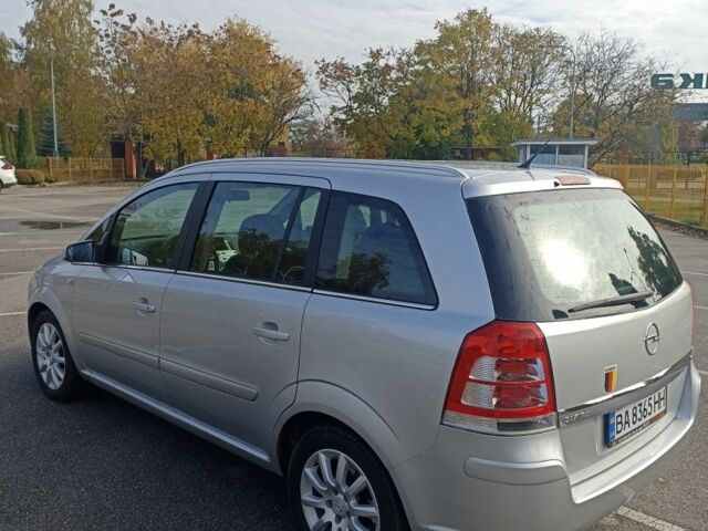 Серый Опель Зафира, объемом двигателя 1.6 л и пробегом 177 тыс. км за 6300 $, фото 3 на Automoto.ua