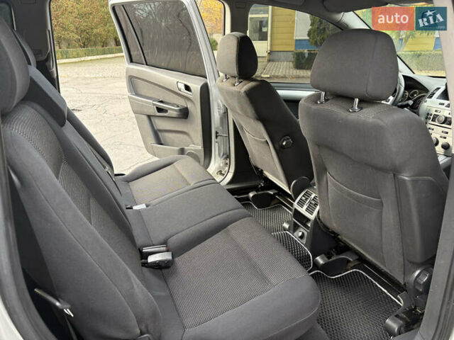 Опель Зафіра 2008 у Кривому Розі на Automoto.ua Сірий Опель Зафіра, об'ємом двигуна 2.2 л та пробігом 194 тис. км за 6499 $, фото 15 на Automoto.ua