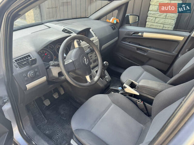 Серый Опель Зафира, объемом двигателя 1.8 л и пробегом 220 тыс. км за 6500 $, фото 4 на Automoto.ua