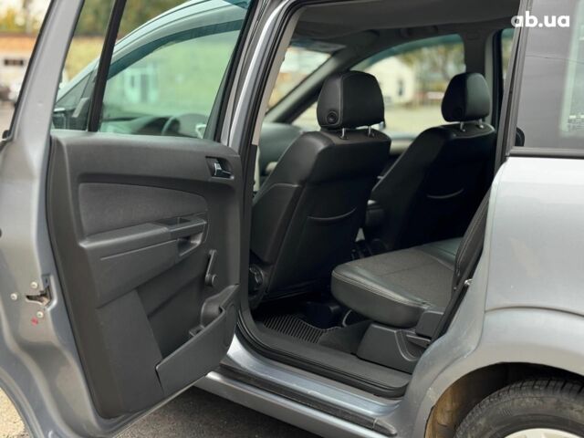 Серый Опель Зафира, объемом двигателя 1.9 л и пробегом 345 тыс. км за 6590 $, фото 29 на Automoto.ua