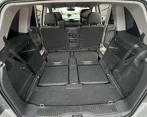 Серый Опель Зафира, объемом двигателя 1.8 л и пробегом 199 тыс. км за 5490 $, фото 8 на Automoto.ua