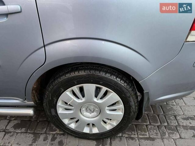 Серый Опель Зафира, объемом двигателя 1.6 л и пробегом 140 тыс. км за 7500 $, фото 7 на Automoto.ua