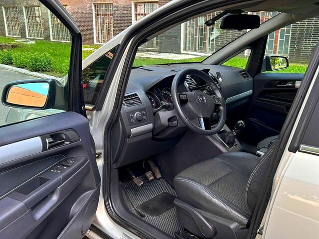 Опель Зафира 2008 в Сумах на Automoto.ua Серый Опель Зафира, объемом двигателя 1.7 л и пробегом 260 тыс. км за 5800 $, фото 7 на Automoto.ua