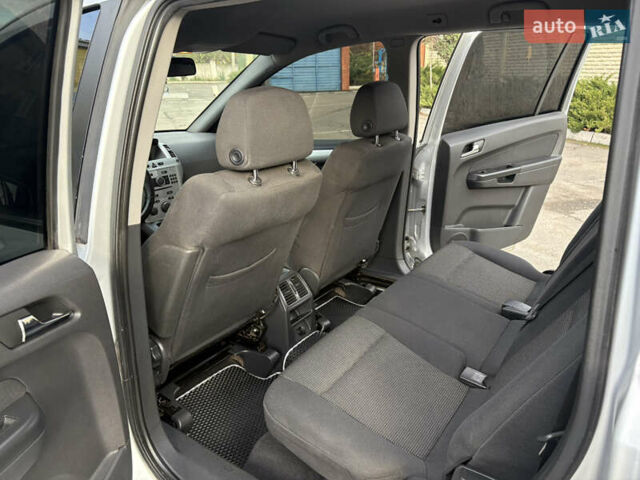 Опель Зафіра 2008 у Кривому Розі на Automoto.ua Сірий Опель Зафіра, об'ємом двигуна 2.2 л та пробігом 194 тис. км за 6499 $, фото 16 на Automoto.ua