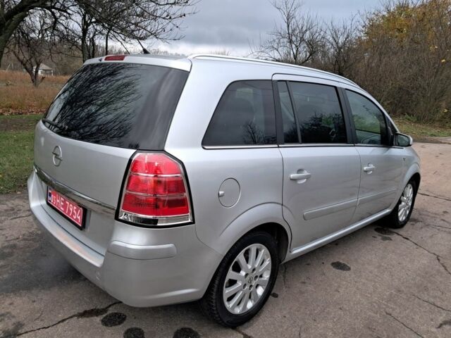 Серый Опель Зафира, объемом двигателя 1.6 л и пробегом 218 тыс. км за 5899 $, фото 5 на Automoto.ua