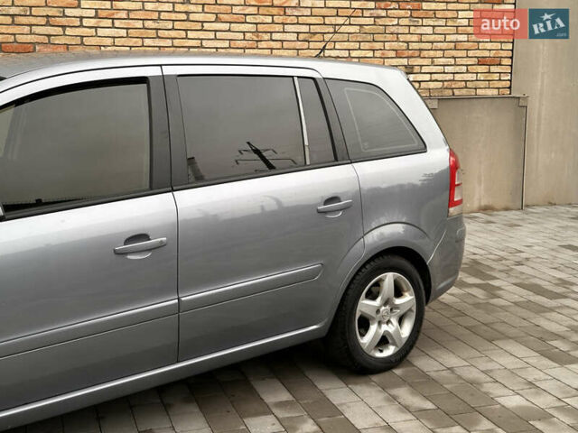 Серый Опель Зафира, объемом двигателя 1.69 л и пробегом 280 тыс. км за 4200 $, фото 9 на Automoto.ua