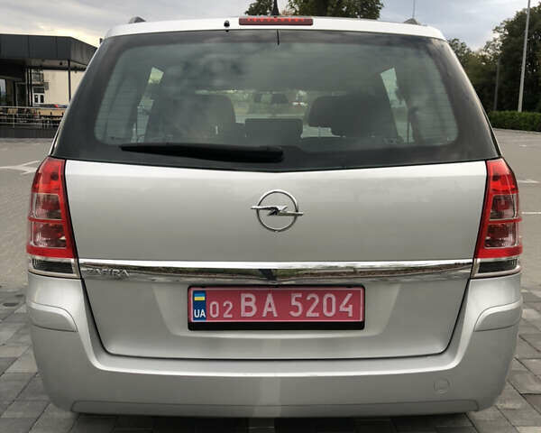 Серый Опель Зафира, объемом двигателя 1.8 л и пробегом 174 тыс. км за 6800 $, фото 4 на Automoto.ua