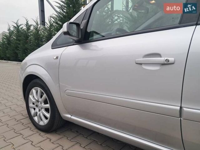 Серый Опель Зафира, объемом двигателя 1.8 л и пробегом 218 тыс. км за 5850 $, фото 40 на Automoto.ua