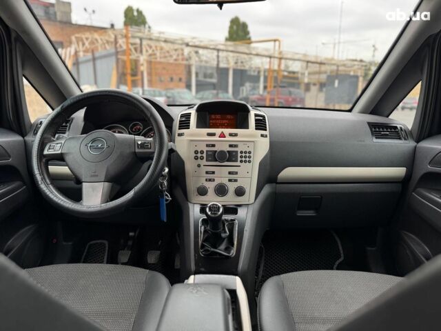 Серый Опель Зафира, объемом двигателя 1.9 л и пробегом 345 тыс. км за 6590 $, фото 32 на Automoto.ua