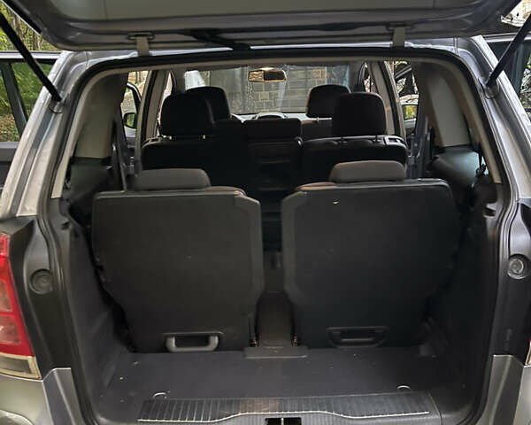 Серый Опель Зафира, объемом двигателя 1.8 л и пробегом 188 тыс. км за 5600 $, фото 11 на Automoto.ua