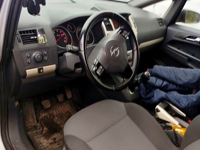 Серый Опель Зафира, объемом двигателя 1.6 л и пробегом 200 тыс. км за 5300 $, фото 6 на Automoto.ua