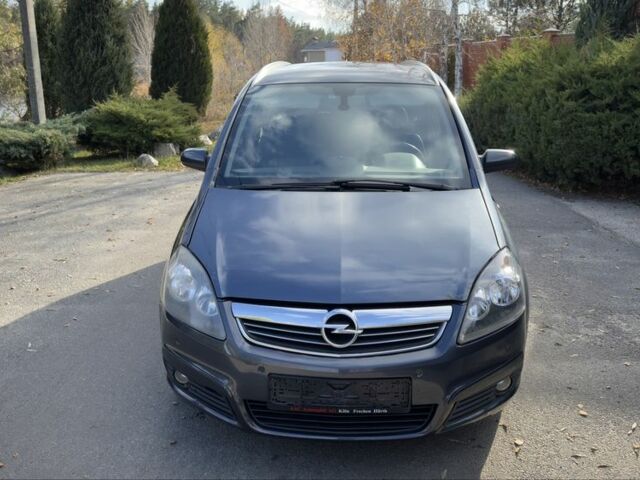 Серый Опель Зафира, объемом двигателя 1.9 л и пробегом 298 тыс. км за 3290 $, фото 1 на Automoto.ua