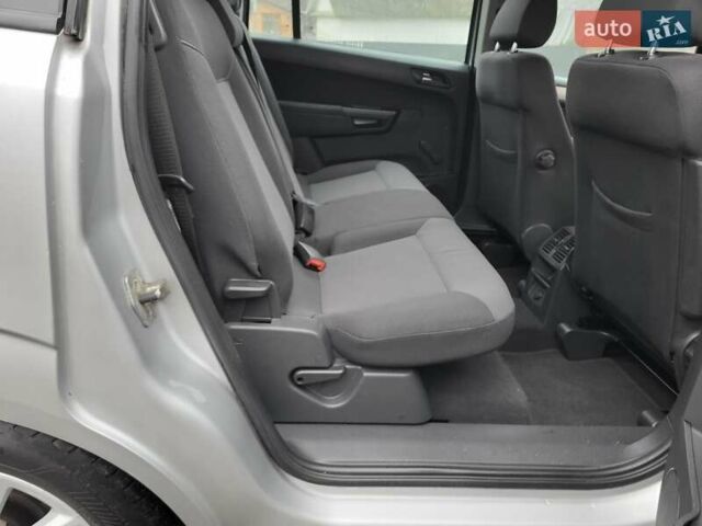 Серый Опель Зафира, объемом двигателя 1.8 л и пробегом 185 тыс. км за 6450 $, фото 62 на Automoto.ua