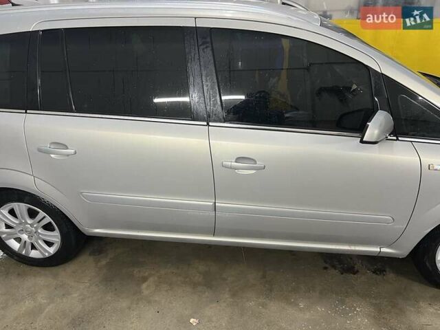 Серый Опель Зафира, объемом двигателя 1.69 л и пробегом 280 тыс. км за 5300 $, фото 13 на Automoto.ua