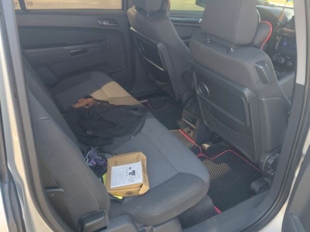 Серый Опель Зафира, объемом двигателя 1.8 л и пробегом 23 тыс. км за 6000 $, фото 5 на Automoto.ua