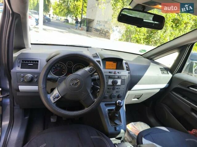 Серый Опель Зафира, объемом двигателя 1.8 л и пробегом 270 тыс. км за 5000 $, фото 6 на Automoto.ua