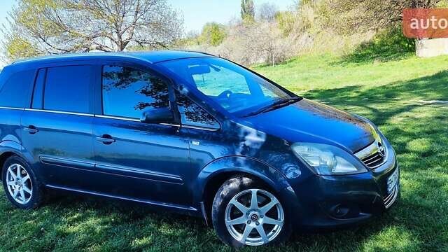 Серый Опель Зафира, объемом двигателя 1.7 л и пробегом 280 тыс. км за 6999 $, фото 3 на Automoto.ua