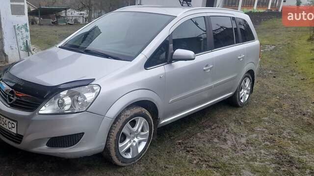Серый Опель Зафира, объемом двигателя 1.6 л и пробегом 234 тыс. км за 5700 $, фото 1 на Automoto.ua