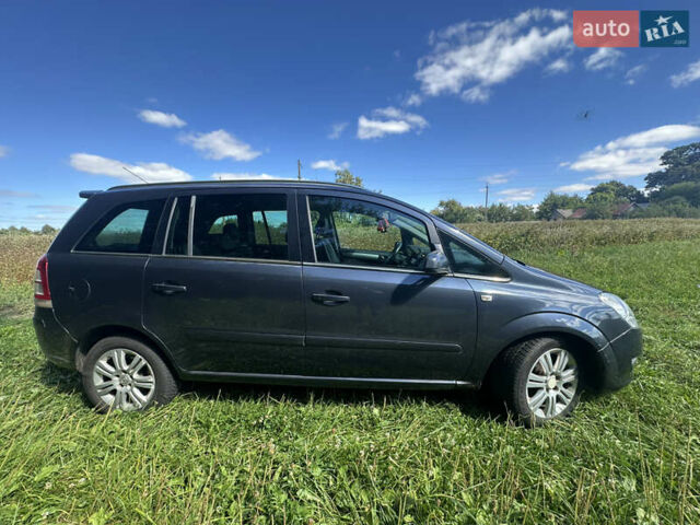 Серый Опель Зафира, объемом двигателя 1.6 л и пробегом 183 тыс. км за 5500 $, фото 3 на Automoto.ua
