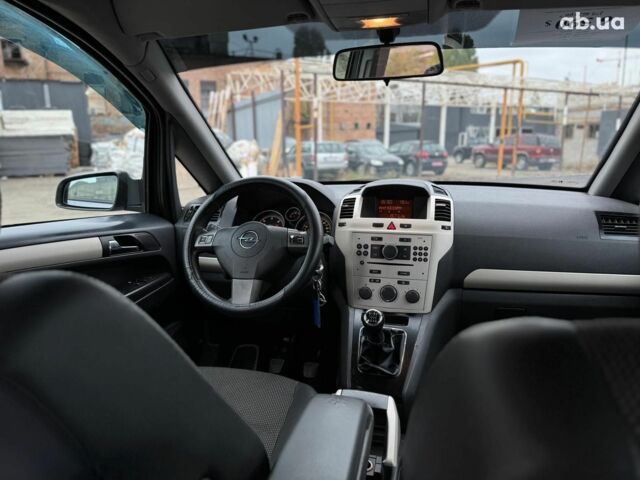 Серый Опель Зафира, объемом двигателя 1.9 л и пробегом 345 тыс. км за 6590 $, фото 33 на Automoto.ua