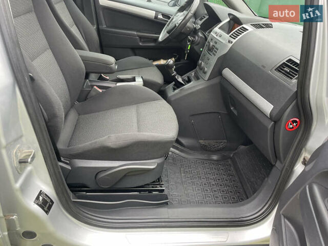 Серый Опель Зафира, объемом двигателя 1.9 л и пробегом 270 тыс. км за 5800 $, фото 14 на Automoto.ua