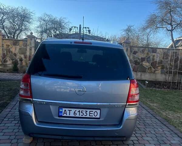 Серый Опель Зафира, объемом двигателя 1.69 л и пробегом 240 тыс. км за 5200 $, фото 2 на Automoto.ua